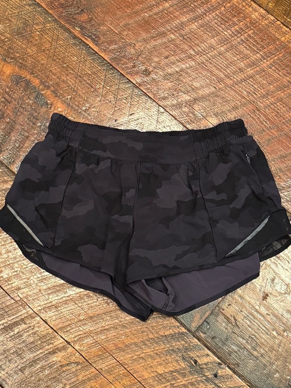 Lulu 🍋 Hotty Hots 2.5” Sz 10
